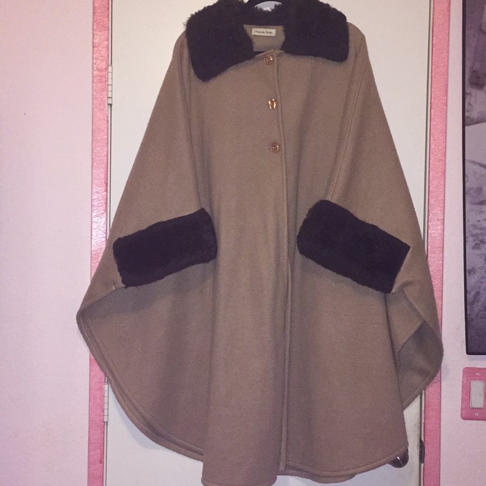 Amanda Smith Tan Cape With Faux Fur